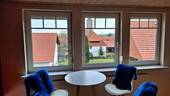 Spitzboden mit Fensterblick - 
