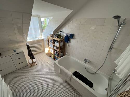 Bad mit Badewanne - 
