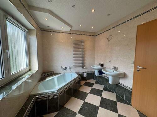 mit BW Doppelwaschbecken.jpg - 