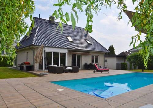 Garten/Pool Ansicht - 4 Zimmer Einfamilienhaus zum Kaufen in Oldenburg / Bürgerfelde