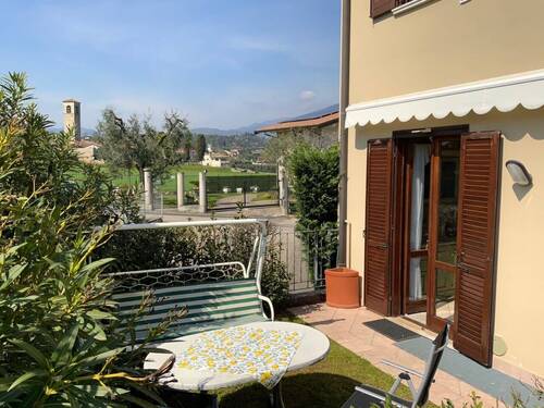 Terrasse - Großzügige Eigentumswohnung über zwei Ebenen mit zwei Terrassen und Pool am Gardasee