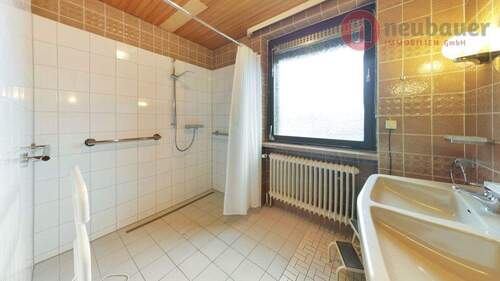 Badezimmer - 4 Zimmer Einfamilienhaus in Kirchgellersen