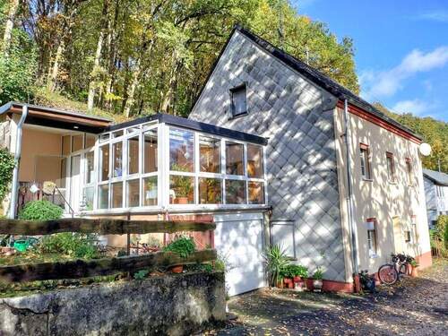 Vorderansicht mit Wintergarten - 