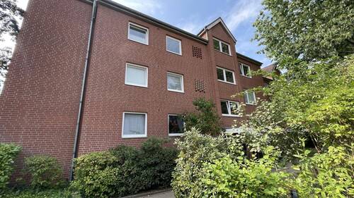 Ansicht Hauseingang - 4 Zimmer Etagenwohnung zum Kaufen in Lüneburg