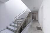 Treppenhaus mit Lift - 