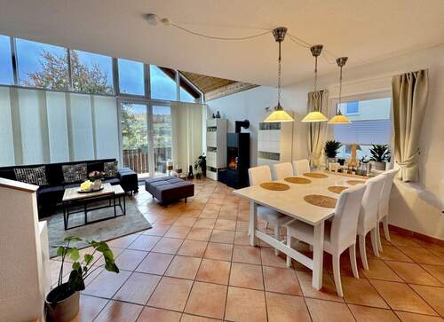 Essbereich und Wohnzimmer - 