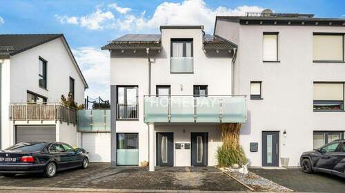 Außenansicht 1 - Begehrte Höhenlage 'Am Galgenberg': modernes ZFH mit hochwertiger Ausstattung, Garage und Terrasse