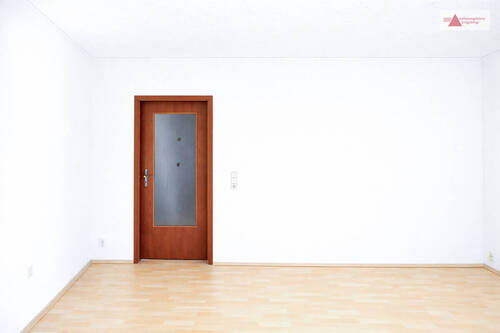 Wohnzimmer - 2 Zimmer Etagenwohnung zum Kaufen in Oelsnitz/Erzgebirge