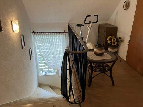 DG: Galerie - Blick Richtung Treppe - 