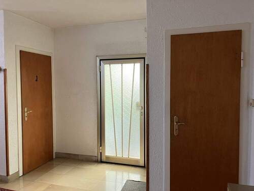 EG: Diele - Blick zur Haustür - 