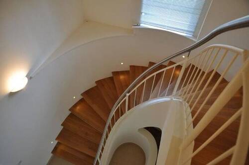 Treppenhaus - 1 Zimmer Einfamilienhaus in Berg