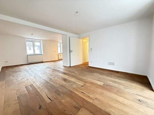 Wohnzimmer _ EG - 7 Zimmer Einfamilienhaus zum Kaufen in Limburg an der Lahn / Offheim