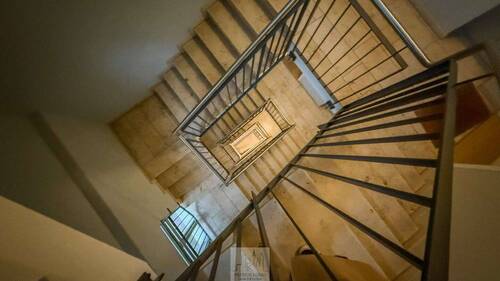 Treppenhaus - 2 Zimmer Etagenwohnung zum Kaufen in Frankfurt am Main