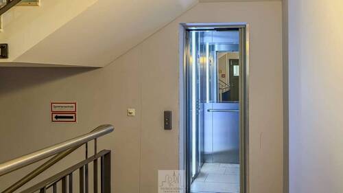Aufzug - 2 Zimmer Etagenwohnung in Frankfurt am Main