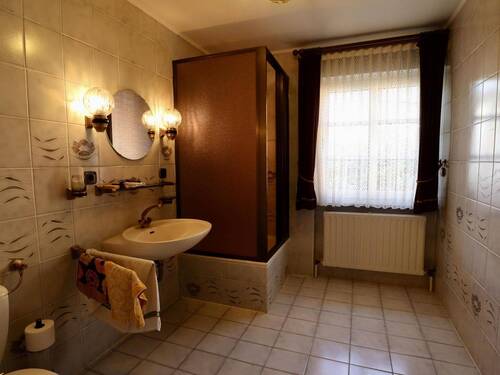 zweites Badezimmer - 