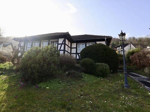 Frontansicht - Charmanter Bungalow mit Burgblick in gefragter Wohnlage von Cochem