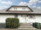 Haus Vorderseite - 6 Zimmer Einfamilienhaus in Weinheim