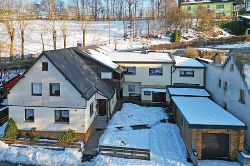 Luftbild - 9 Zimmer Einfamilienhaus in Teuschnitz