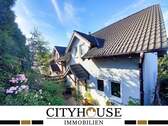 Vorderansicht - CITYHOUSE: Schöne Doppelhaushälfte mit großem Garten, Hobbyraum Souterrain, Keller, Terrasse