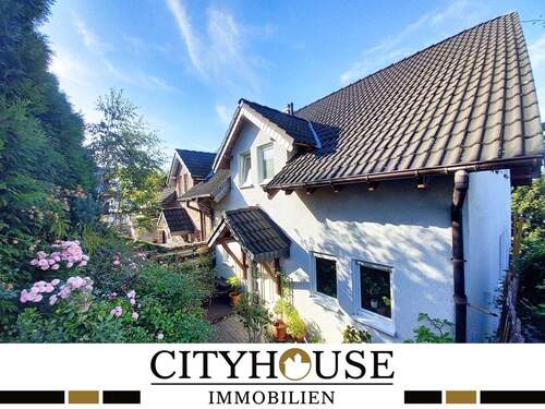 Vorderansicht - CITYHOUSE: Schöne Doppelhaushälfte mit großem Garten, Hobbyraum Souterrain, Keller, Terrasse