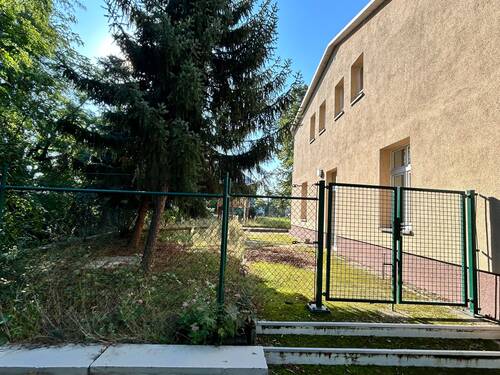 Nordostseite mit Zugang zum Garten - 