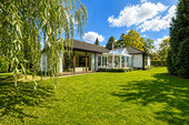 Blick_auf_Haus_vom_Garten - 4 Zimmer Einfamilienhaus zum Kaufen in Ammersbek