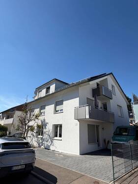 aussen1.jpg - Gepflegte, moderne 3 Zimmer-DG-Wohnunung mit EBK in Kirchheim-Ötlingen