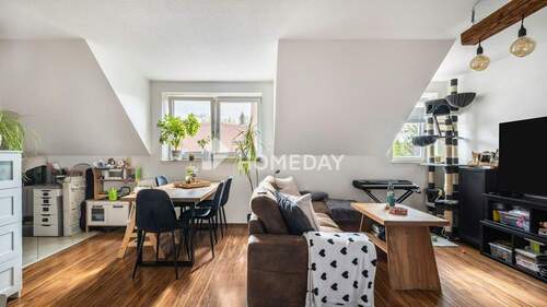 Wohnzimmer 1 - Ländlich, historisch, gepflegt: Charmante DG-Wohnung mit EBK im ehemaligen Stiftsgebäude