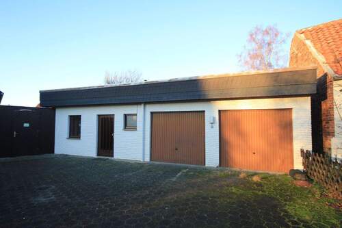 Doppelgaragen im Nebengebäude - 