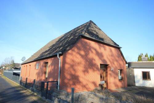 Straßenansicht - Gepflegtes Wohnen im Ortskern - 299.000,00&nbsp;EUR Kaufpreis, ca.&nbsp; 121,80&nbsp;m&sup2;&nbsp;Wohnfl&auml;che