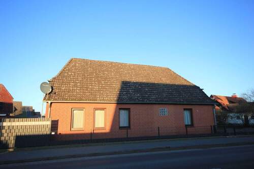 Straßenseite - Einfamilienhaus mit 121,80 m&sup2; in Verden zum Kaufen