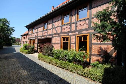 Bild... - Exklusive vollmöblierte 3-Zimmer-Wohnung mit Wintergarten, Garten, Schwimmteich und Sauna