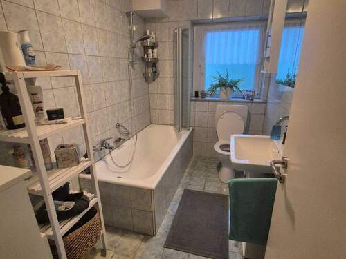 Bad.jpg - 3 Zimmer Etagenwohnung zur Miete in Aystetten