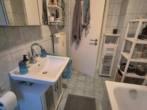 Bad1.jpg - 3 Zimmer Etagenwohnung in Aystetten