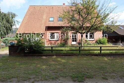 Vorderansicht - 7 Zimmer Einfamilienhaus zum Kaufen in Garstedt