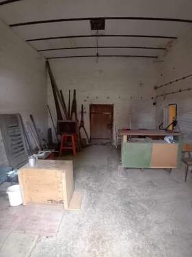 und im Ostteil des Denkmals - 