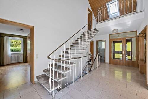 Diele - 7 Zimmer Einfamilienhaus zum Kaufen in Tuttlingen