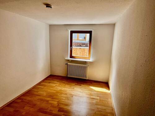 Zimmer mit Blick in den Hinterhof - 2 Zimmer Etagenwohnung zum Kaufen in Überlingen