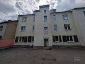 Hofansicht mit Parkflächen - 