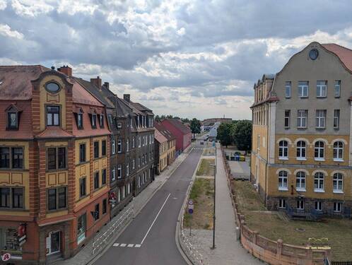 Straßenansicht Blick aus Fenster - 2 Zimmer Etagenwohnung zur Miete in Bitterfeld