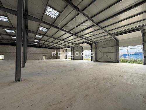 Beispiel Innenansicht Halle - ca. 530 m² große Neubau Lager- und Produktionshalle mit Büro