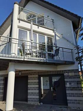 Balkonsteg vor Fensterfront - 3 Zimmer Reihenendhaus in Salzgitter