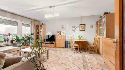 Wohnzimmer 1 - Großzügig geschnittene Vier-Zimmer-Wohnung mit Wohlfühlcharakter