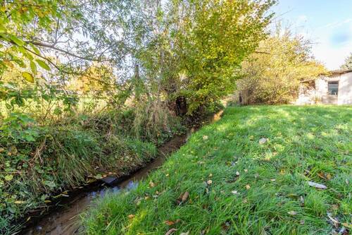 Grundstück mit Bachlauf - 