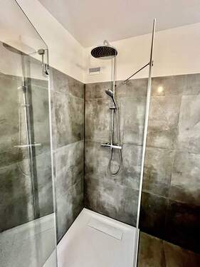 ...mit schöner Dusche - 