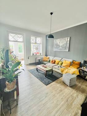 Wohnzimmer mit Loggia - 