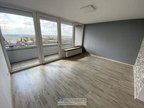 Wohnen - 384: TG-Stellplatz inklusive: sanierte 2-Zimmer - Wohnung Hochhaus
