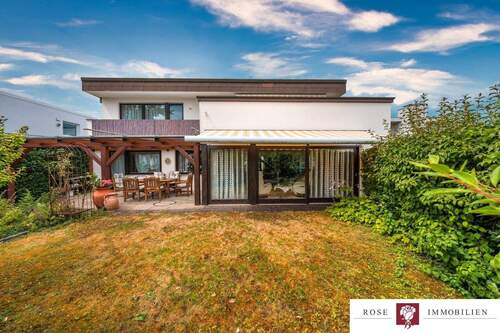 Ansicht Süd - Gepflegtes freistehendes Einfamilienhaus mit Einliegerwohnung, Sauna und Garten in Leutenbach