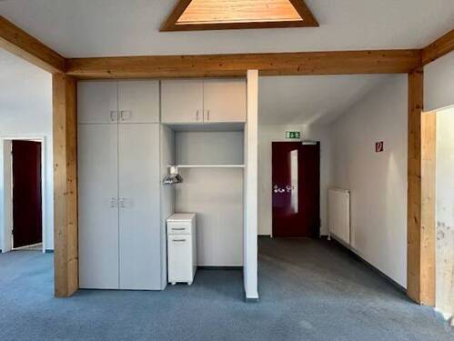 Eingang - Dielenschrank - 3 Zimmer Büro in Puderbach
