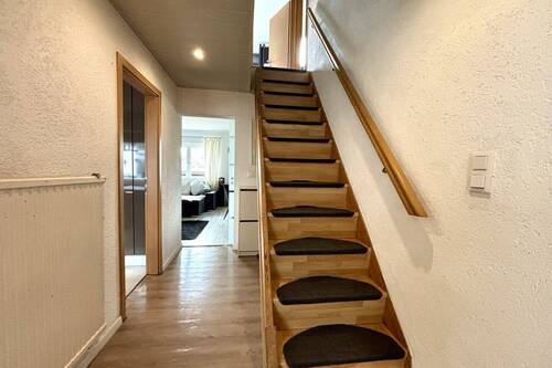 Treppe ins Obergeschoss - 